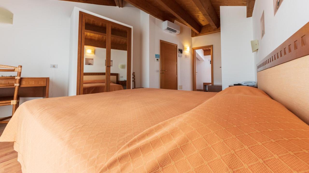 Hotel Escorial Cervia Exterior photo